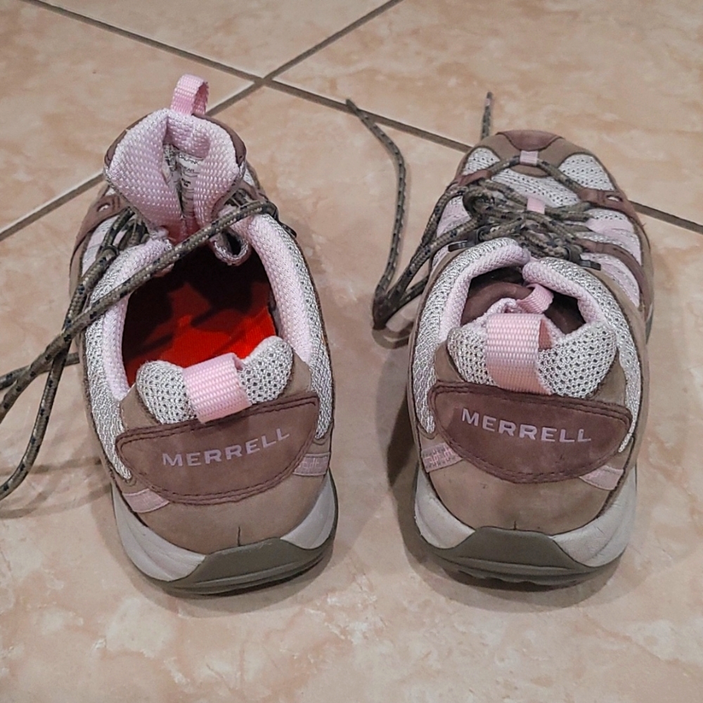 Ladies Merrell tennis shoes size 6 brown tan and light pink